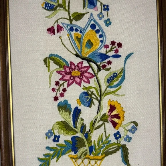 Vtg Framed Crewel Embroidery Flowers Floral Bouquet Needlework Art on Linen